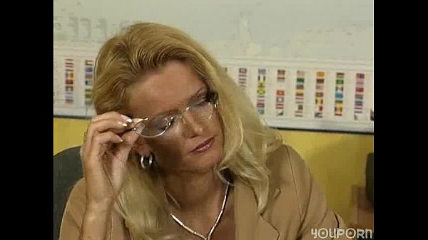 YouPorn_Boss lady does the mailboy