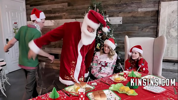 Unhinged Family Christmas_Foursome