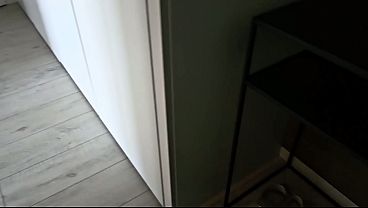 Nonton Stepmom Caught Masturbating & Horny For Young Cock thumbnail
