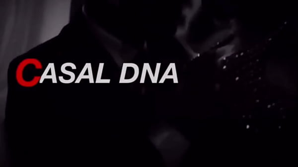 Nonton A Dama De Vermelho Ouvindo Um Bom Som Toda Excitada thumbnail