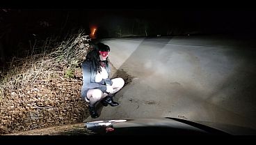 Nonton Breaks Boundaries In Outdoor Pissing thumbnail