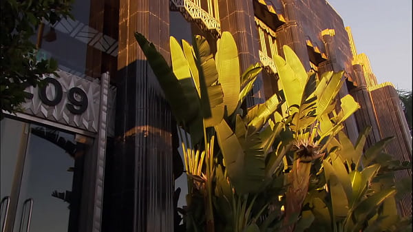 Nonton Holly Wellin Deep Throats A Hard Cock Before It Goes In Her Pretty Pussy thumbnail