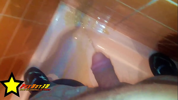Play MP4 - schon wieder heimlich in die Dusche bei der besten Freundin gepisst &colon;-D