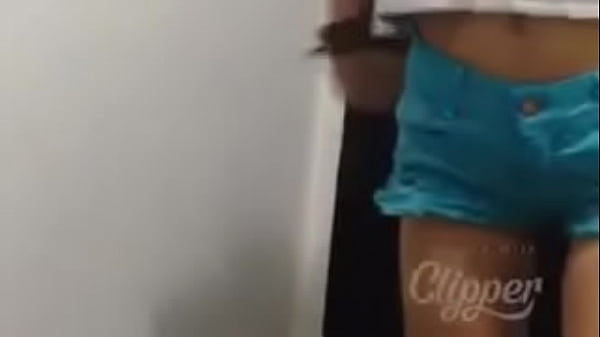 Novinha  se exibindo na web cam