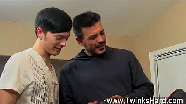 Hot twink Muscled daddy Collin enjoys to get a tiny naughty now and 