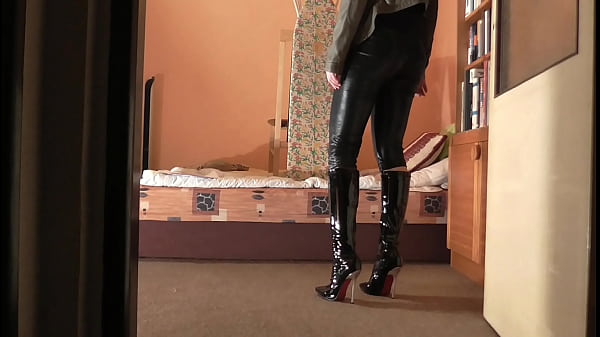 Black Leggings Walking thumbnail