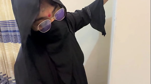 I See Her Big Ass When She Clean My Room Arab Muslim Beautiful Hot Maid Try To Seduce Me By Show Her Big Ass Hole thumbnail