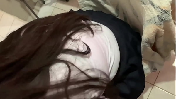 Play MP4 - La encuentro con su falda de colegio y le meto la verga mientras vigila que nadie venga