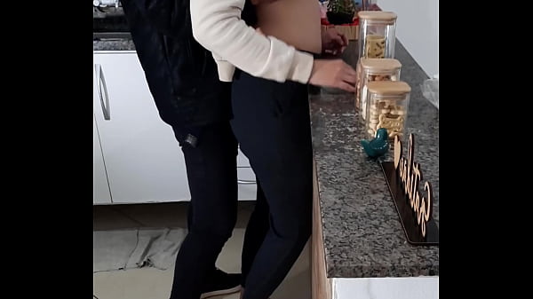 Stepdaughter can t_even rest while_having breakfast