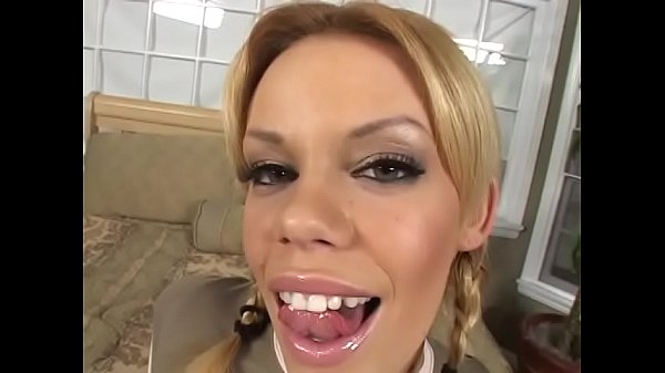 Nonton Two Horny Men With Athletic Build Make Sandwitch With Lusty Blonde Floozie thumbnail