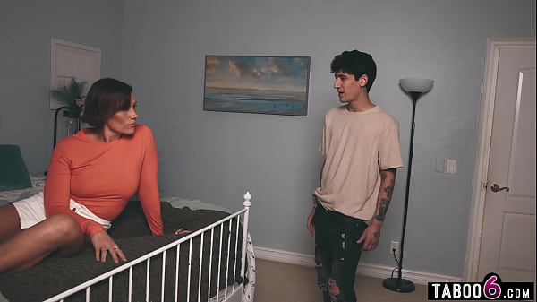 Middle Eastern stepmom MILF caughtpussy squirtingby her_stepson