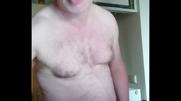 Nylonjunge ist Geil am Morgen mit Kaffee 