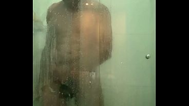 Tomei um banho gostoso e no final gozei feito um cavalo COMPLETO NO SHEER/RED 