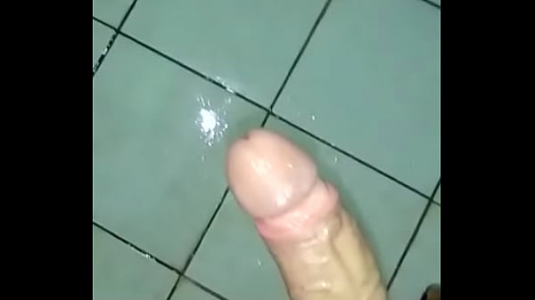 Gozando muito no Banheiro (parte2)