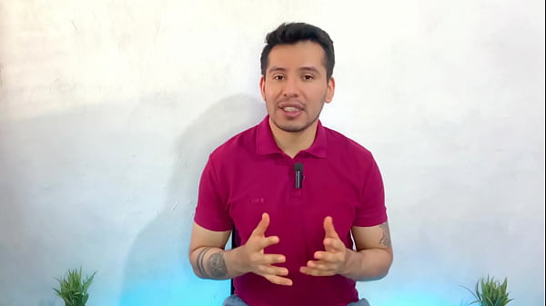 Pilotodotado_musculoso y joven aeromozo le hacen un dos romano a un pasajero_maduro culon a pelo