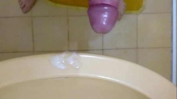 Dado Macho numa punheta gostosa na rola grossa. 