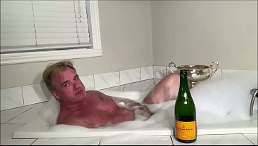 Prazeres Intensos Com Bolhas Na Banheira Sensual E Relaxante 001