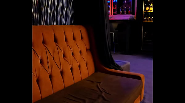 Nonton A Ton Avis ? Qu'elles Tenues Je Porte Quand Je Strip En Club ? thumbnail