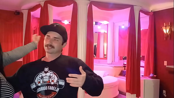 Nonton Levei A Coroa Tesuda Para Ela Ver Minha Pingola Bem Dura, E Buceta Dela Se Impressionou As Bolas thumbnail