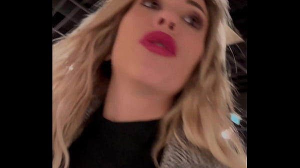 Hello la team j'arrive &agrave; lui faire fermer le magasin et l'attraper dans un coin pour qu'il me d&eacute;fonce le cul 