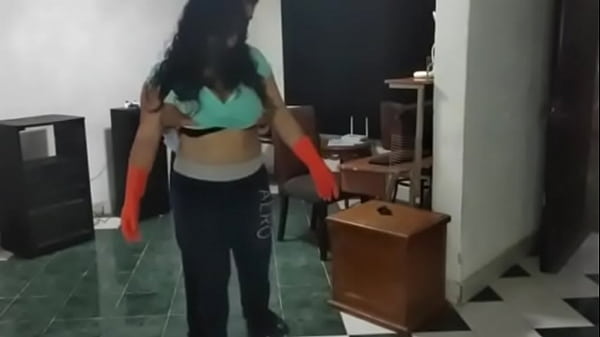 En Efecto, Que Tetona Esta Mi Sirvienta thumbnail