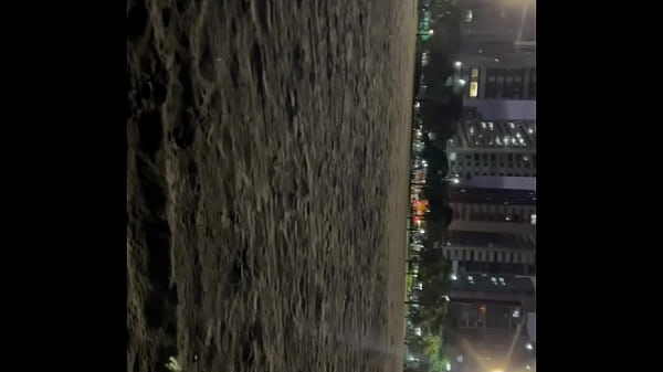 Aline Tavares: Seduzi o vendedor ambulante na praia e gozei gostoso para ele com todos passando ! O safado n&atilde;o resistiu e gozou para mim tamb&eacute;m ! V&iacute;deo amador em Santos litoral de S&atilde;o Paulo 