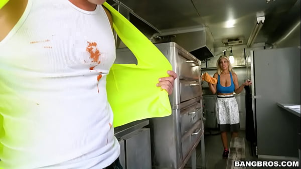 Bridgette B Serves A Pair Of Huge Tits thumbnail