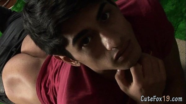 Play MP4 - Foxy twink model displays goods on cam