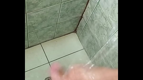 Play MP4 - man in the shower ends up masturbating until he comes - watch the end