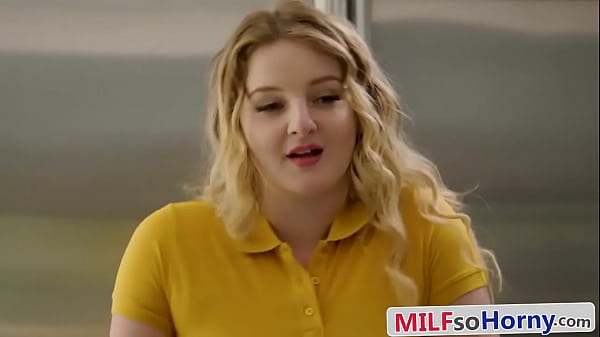 Clueless putz cheating on his girlfriend with gorgeous milf