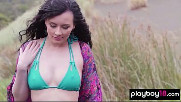 Nonton Bombastic Busty Brunette Babe Posing Nude In A Creek thumbnail