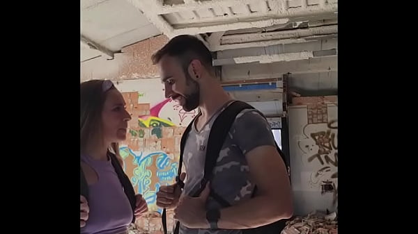 Nonton Me Follo A Mi Cita De Tinder En Un Lugar Abandonado thumbnail