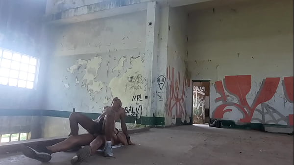 Funcionarios Da Ferrovia Fodendo Durante Horario De Trabalho Na Esta&ccedil;&atilde;o Abandonada. thumbnail