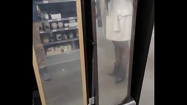 Nonton Qui M&rsquo;accompagne Pour Une Sortie Shopping ? thumbnail