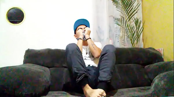 Besame Los Pies Mientras Me Fumo Un Cigarro thumbnail