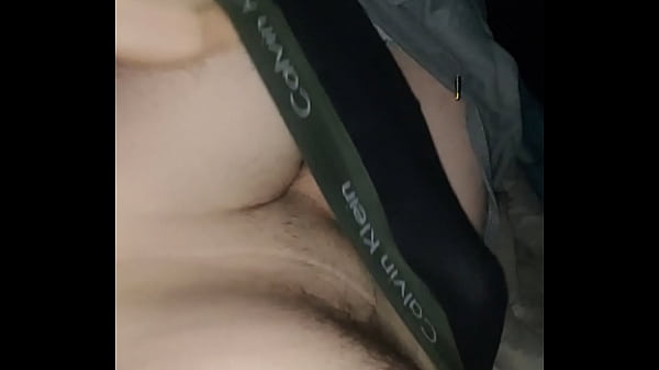 Je vous montre mon corps et je g&eacute;mit comme une salope 