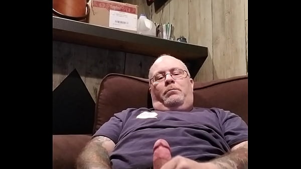 Play MP4 - Me jerking off