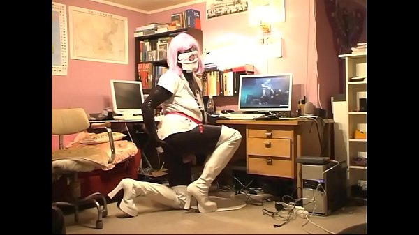 Roxina2007BizarreNurseInWhite031107XL.WMV