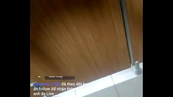 [008] WC Vạn Hạnh Mall bot t&igrave_m cặc