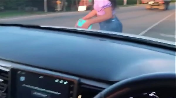 Play MP4 - RECOJO UNA DESCONOCIDA DE 18 A&Ntilde;OS EN LA CALLE Y ACEPTA FOLLAR A CAMBIO DE DINERO