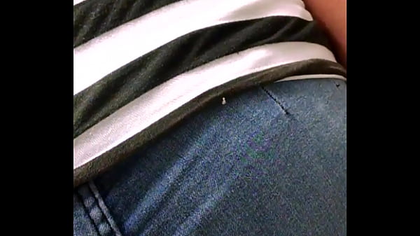 Se&ntilde_ora con buenas nalgas haciendo fila