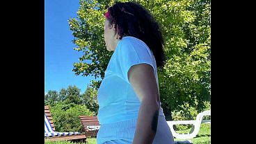 Nonton Chubby Latina Big Ass Farting By The Pool Relaxed Summer Gas Vibes thumbnail