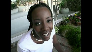 Nonton Big Tit Sierra Interracial Blowjob thumbnail