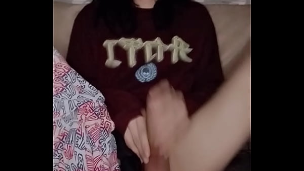 Play MP4 - POV&semi; Despertaste a mitad de la pijamada con tu bro el Femboy