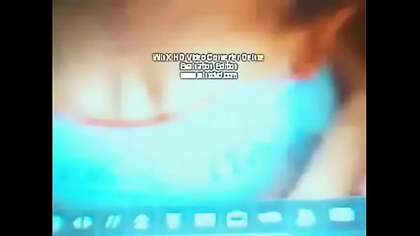 Gata gostosa e peituda mosta sua calcinha fio dental na cam