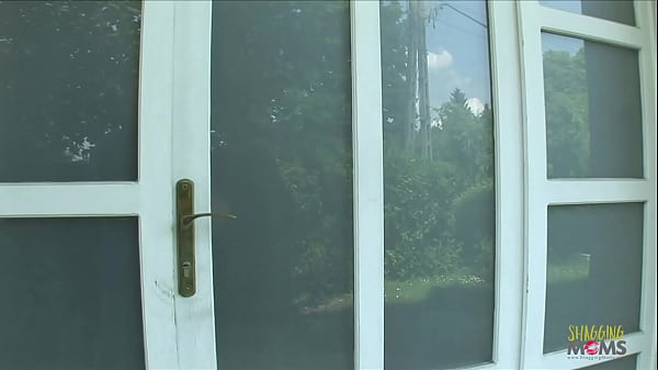 Play MP4 - Doggy style anal sex and a massive cumshot on a milf's belly