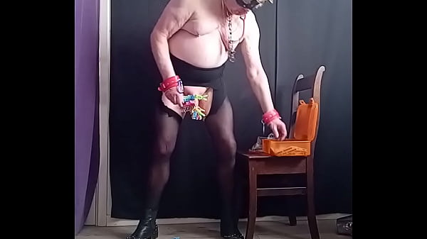 Spelen met plastieken wasknijpers deel1