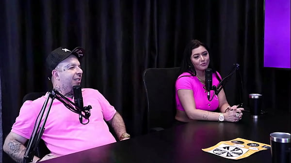 Mesmo A Mascara No Rosto Corno &eacute; Reconhecido Nas Ruas - Monica Lima Ensinando Aos Novinhos Da Imperium O Tes&atilde;o De Dar Para Um Pau Maior Que Tem Em Casa Completo No Red thumbnail