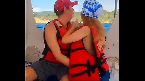 Play MP4 - Hot kisses in the ocean on the boat&period;