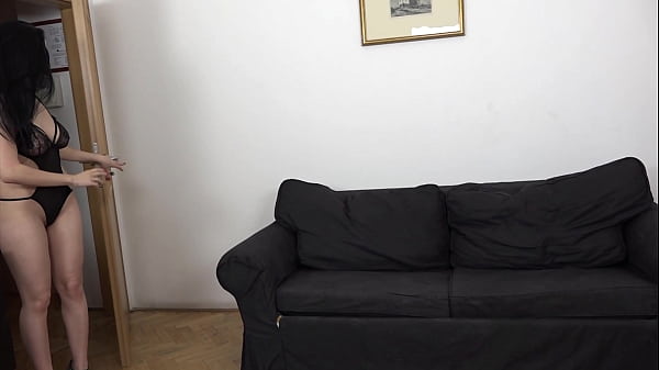 Nonton Cute Brunette Nicole Love Spreads Her Buns For A Big Black Dick thumbnail